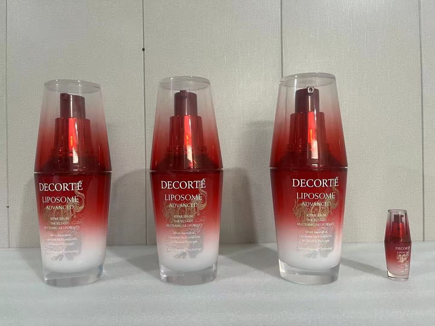 DECORTÉ 黛珂限量版精华仿真大瓶装置——快闪店吸睛利器，打造沉浸式新品体验